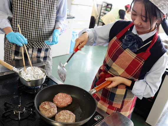 �������K8